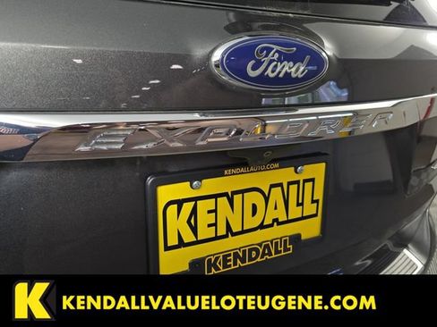Used 2018 Ford Explorer Limited w/ Equipment Group 301A AWD/4WD image 10