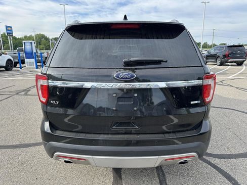 Used 2016 Ford Explorer XLT w/ Equipment Group 202A AWD/4WD image 4
