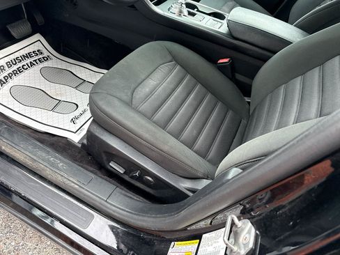 Used 2017 Ford Fusion SE w/ Fusion SE Technology Package FWD image 15