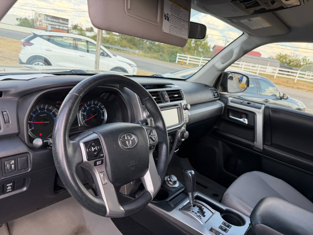 Used 2017 Toyota 4Runner SR5 AWD/4WD image 11