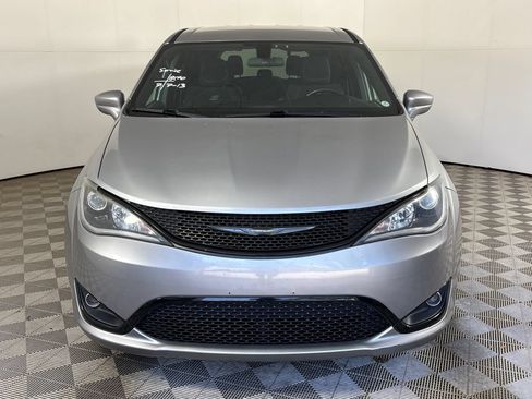 Used 2018 Chrysler Pacifica Touring Plus w/ S Appearance Package FWD image 11