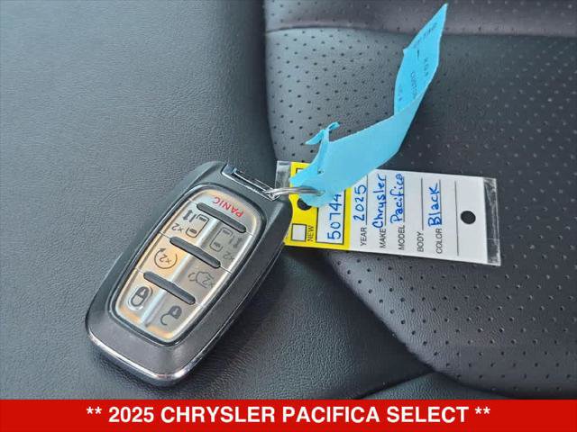 Certified 2025 Chrysler Pacifica Select FWD image 29