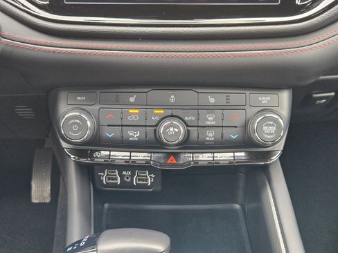 Used 2025 Dodge Durango GT AWD/4WD image 19