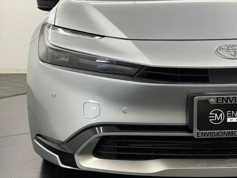Certified 2025 Toyota Prius Plug-In Hybrid FWD image 9