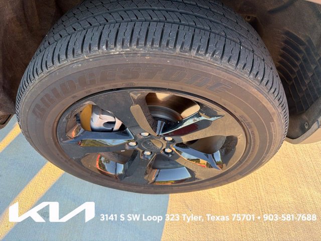 Used 2023 Jeep Grand Cherokee L Laredo AWD/4WD image 13