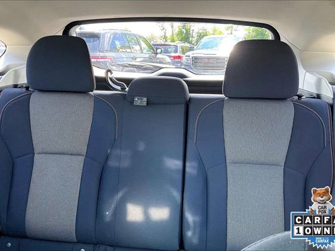Used 2019 Subaru Crosstrek 2.0i Premium w/ Moonroof Package AWD/4WD image 33
