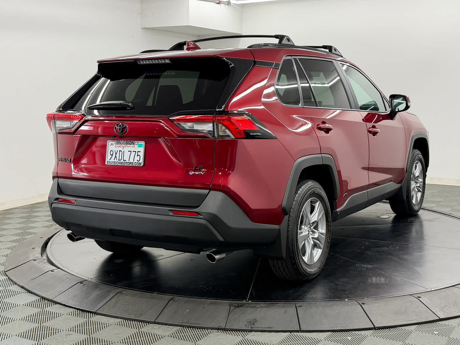 Used 2025 Toyota RAV4 LE AWD/4WD image 8