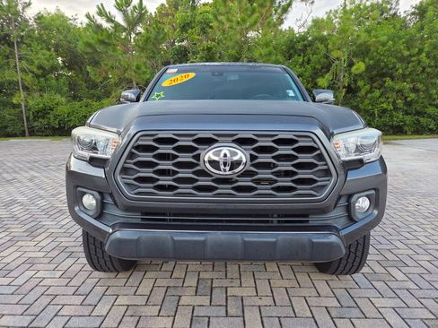 Certified 2020 Toyota Tacoma TRD Off-Road w/ Technology Package AWD/4WD image 3