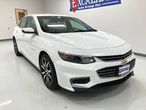 Used 2018 Chevrolet Malibu LT w/ Driver Confidence Package image 4