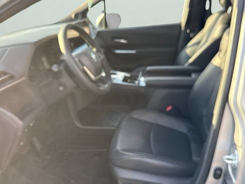 Used 2025 Toyota Sienna Platinum AWD/4WD image 7