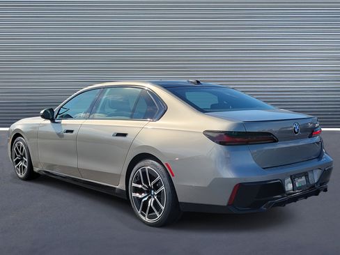 Certified 2025 BMW 740i 740i image 4