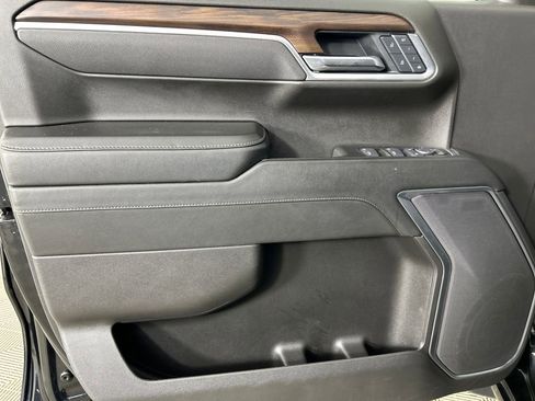 Used 2025 GMC Sierra 1500 SLT image 12