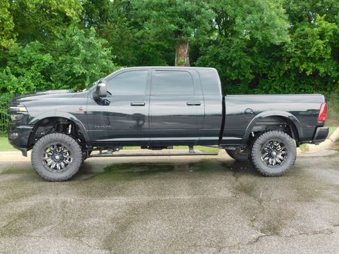 Used 2026 RAM 2500 Limited AWD/4WD image 2