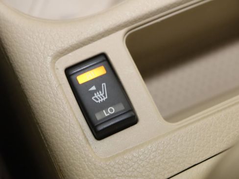 Used 2018 Nissan Rogue SV image 8