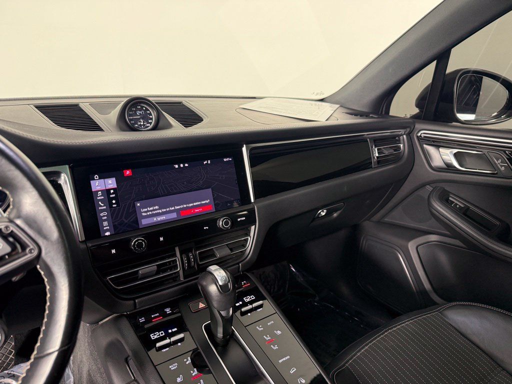 Certified 2023 Porsche Macan Turbo AWD/4WD image 23