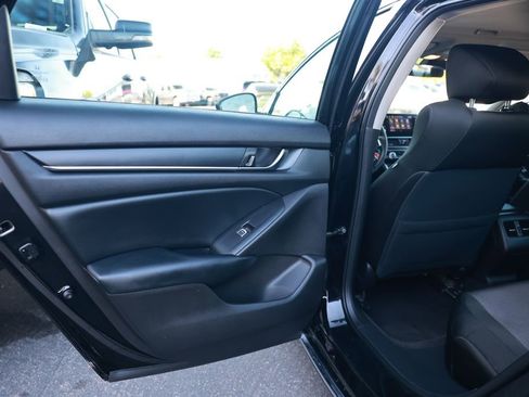 Used 2018 Honda Accord EX image 33