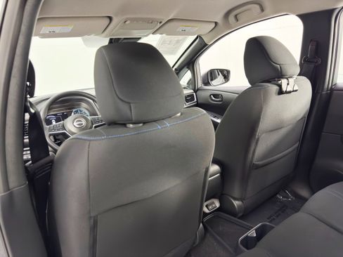 Used 2025 Nissan Leaf S image 28