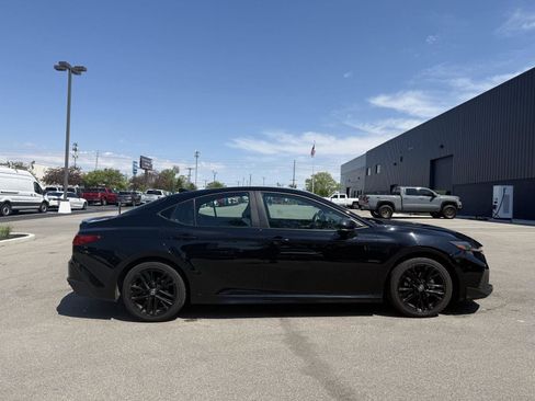Used 2025 Toyota Camry SE FWD image 2