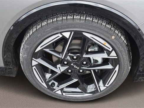 New 2025 Kia K4 GT-Line image 11