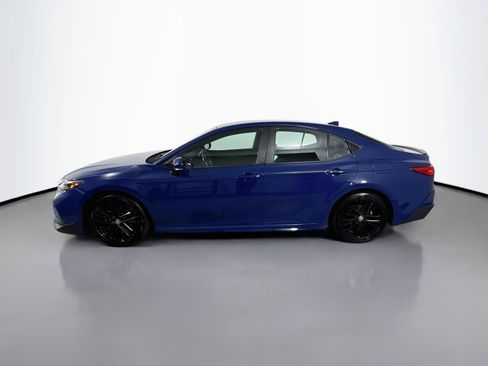 Used 2025 Toyota Camry SE FWD image 4
