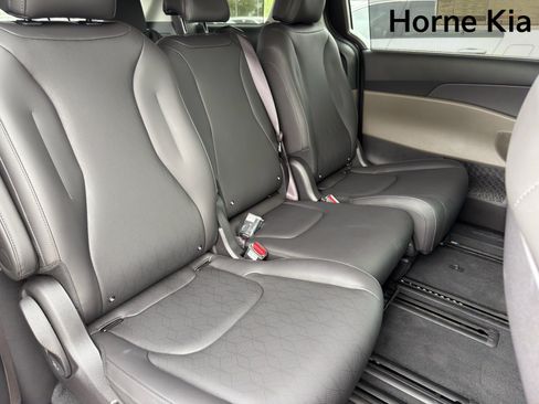 New 2026 Kia Carnival EX FWD image 22