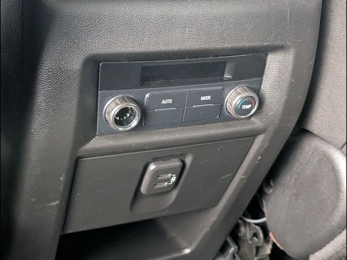 Used 2019 Chevrolet Traverse LT FWD image 21