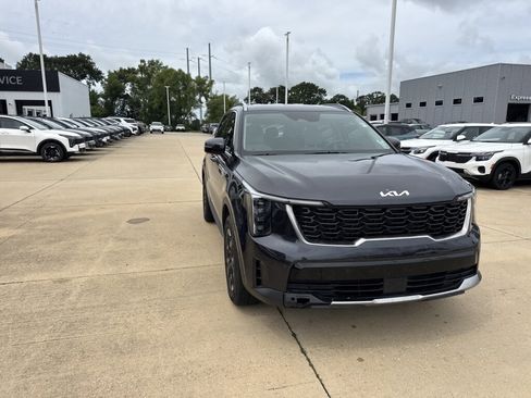Certified 2025 Kia Sorento S FWD image 9