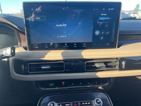 Used 2022 Lincoln Nautilus Reserve image 12