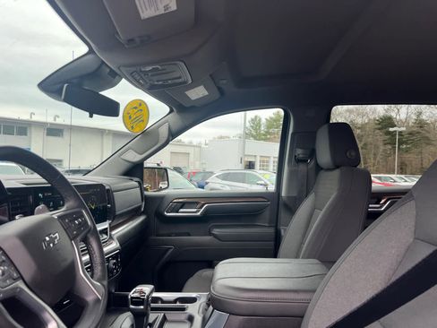 Used 2025 Chevrolet Silverado 1500 LT Trail Boss w/ LPO, Dark Essentials Package image 12