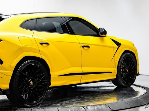 Used 2021 Lamborghini Urus image 18