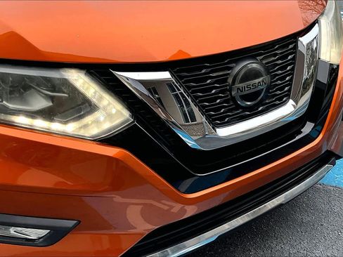 Used 2018 Nissan Rogue SL w/ Premium Package image 30