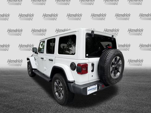 Used 2018 Jeep Wrangler Unlimited Sahara AWD/4WD image 7