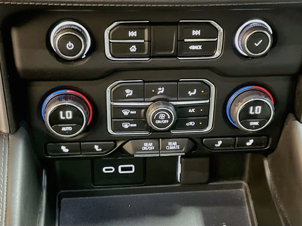 Used 2024 Chevrolet Tahoe Z71 AWD/4WD image 16