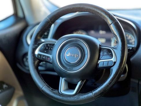 Used 2019 Jeep Renegade Latitude w/ UConnect 8.4 Nav Group image 33