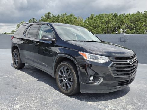 Used 2021 Chevrolet Traverse RS FWD image 2