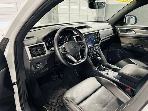 Used 2022 Volkswagen Atlas Cross Sport SE FWD image 21