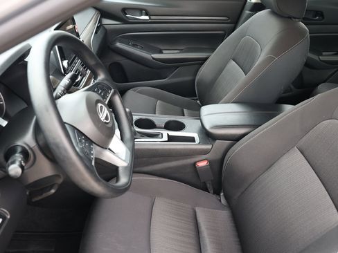 Used 2025 Nissan Altima 2.5 SV image 13