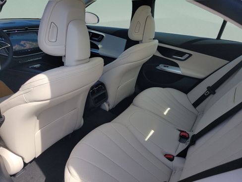 Used 2026 Mercedes-Benz E 350 4MATIC Sedan image 9