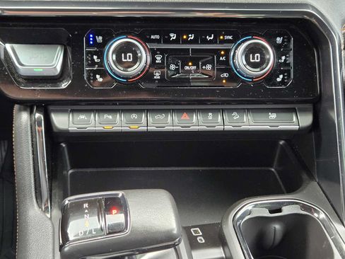Used 2022 GMC Sierra 1500 AT4 w/ AT4 Premium Package AWD/4WD image 19