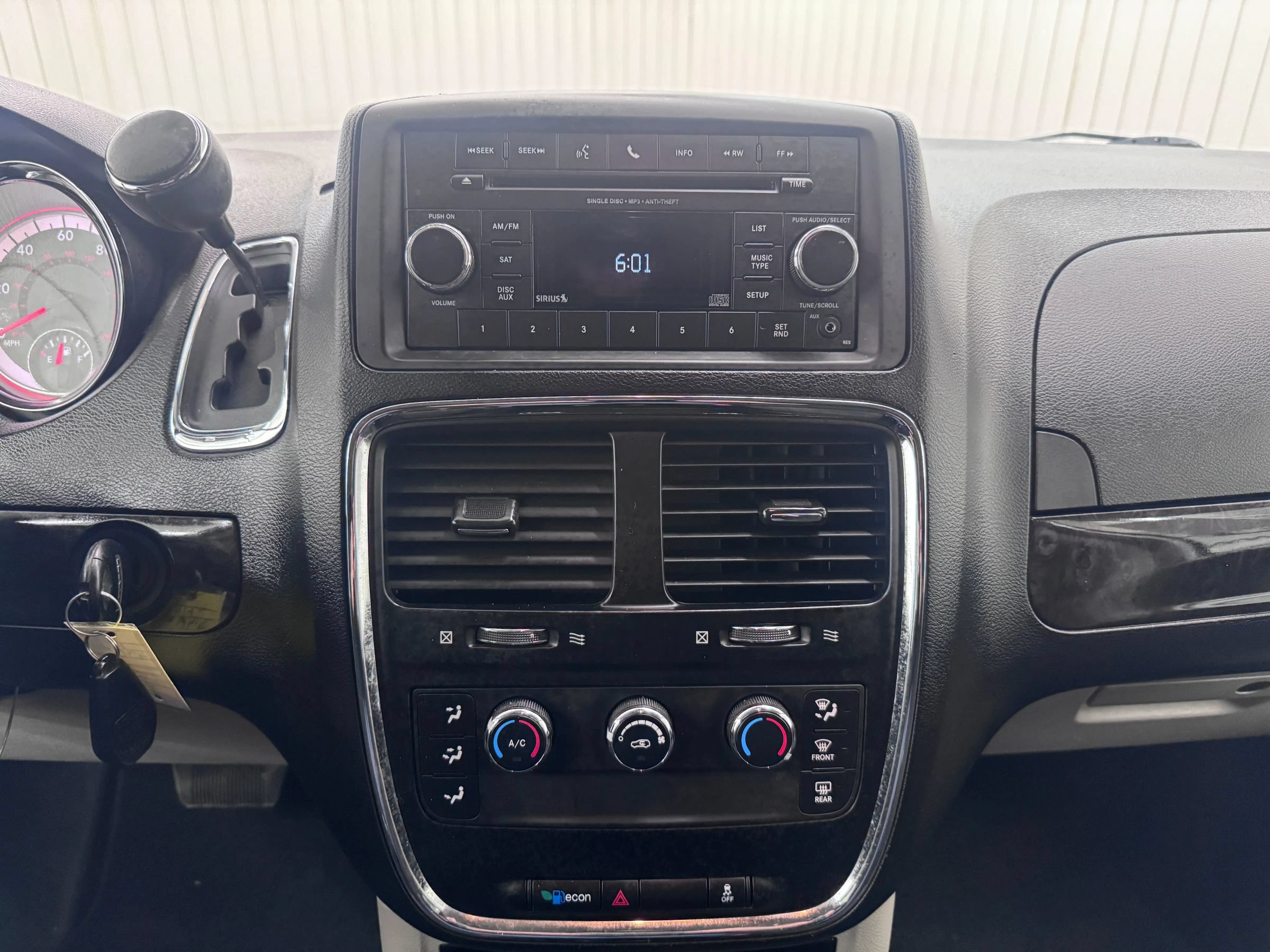 Used 2014 RAM C/V Tradesman w/ UConnect Hands-Free Group FWD image 17