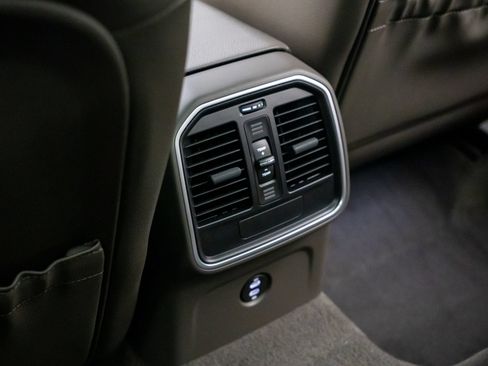 Certified 2026 Porsche Macan AWD/4WD image 16