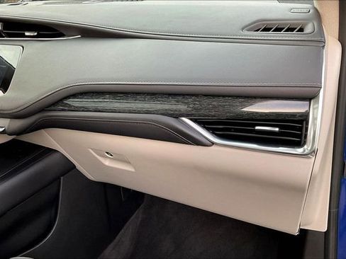 Used 2022 Cadillac XT4 Premium Luxury w/ Driver Awareness Package image 18