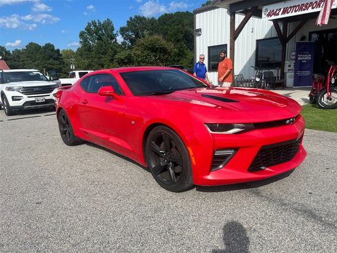 Used 2017 Chevrolet Camaro SS RWD image 2