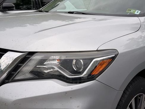Used 2019 Nissan Pathfinder SV AWD/4WD image 4
