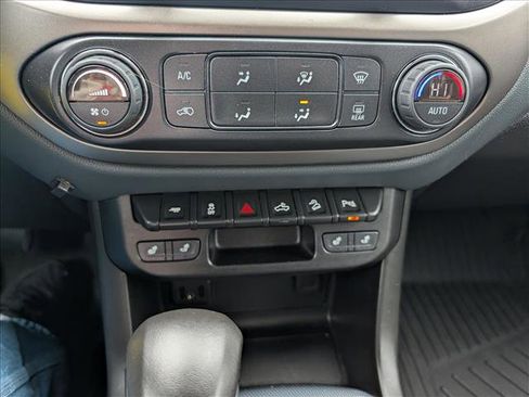 Used 2022 Chevrolet Colorado Z71 image 38