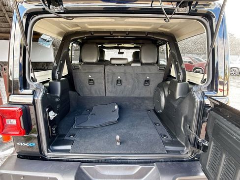 Used 2022 Jeep Wrangler Unlimited Sahara w/ Cold Weather Group AWD/4WD image 30