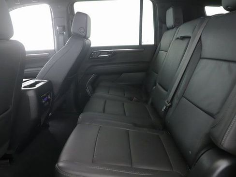 Used 2025 Chevrolet Suburban Z71 image 28