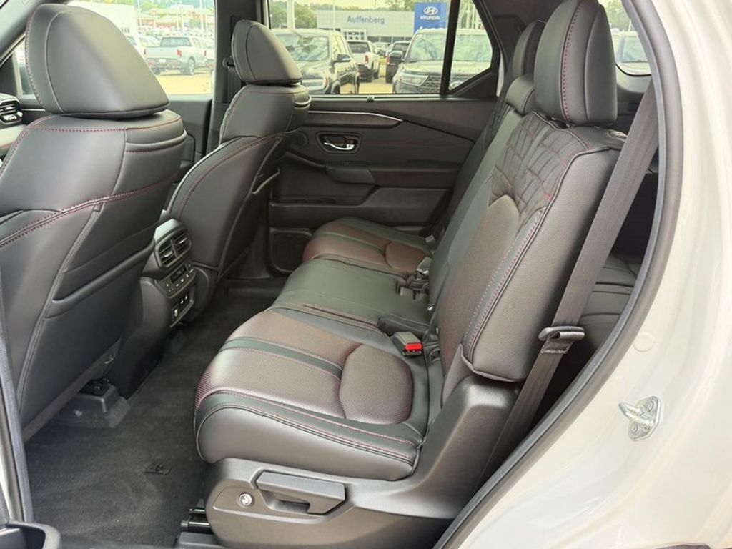 New 2026 Honda Pilot Black Edition image 10
