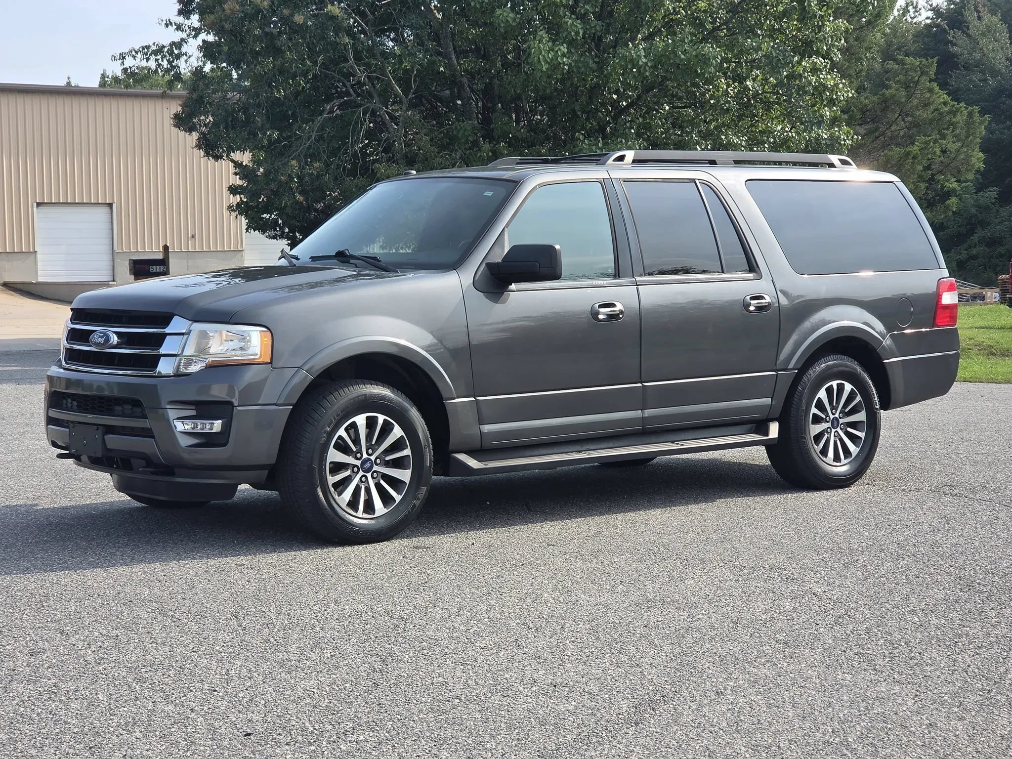 Used 2017 Ford Expedition EL XLT AWD/4WD image 4