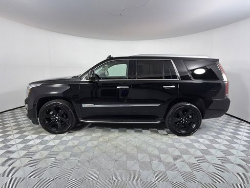 Used 2018 Cadillac Escalade Luxury AWD/4WD image 8